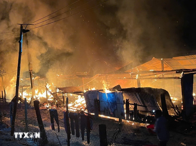 Hiện trường 1 vụ cháy nhà dân ngày 9/8 tại Quảng Ngãi. (Ảnh: TTXVN phát)