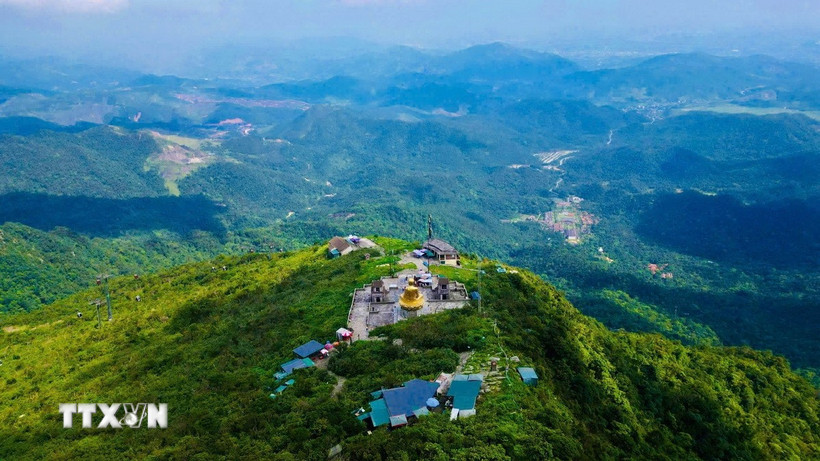 Dãy núi thiêng Yên Tử. (Ảnh: Thanh Vân/TTXVN)