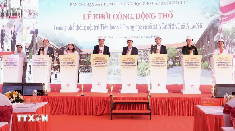 Nghi thức khởi công Trường Phổ thông nội trú liên cấp Tiểu học và Trung học cơ sở tại xã A Lưới 2, A Lưới 5. (Ảnh: Văn Dũng/TTXVN)