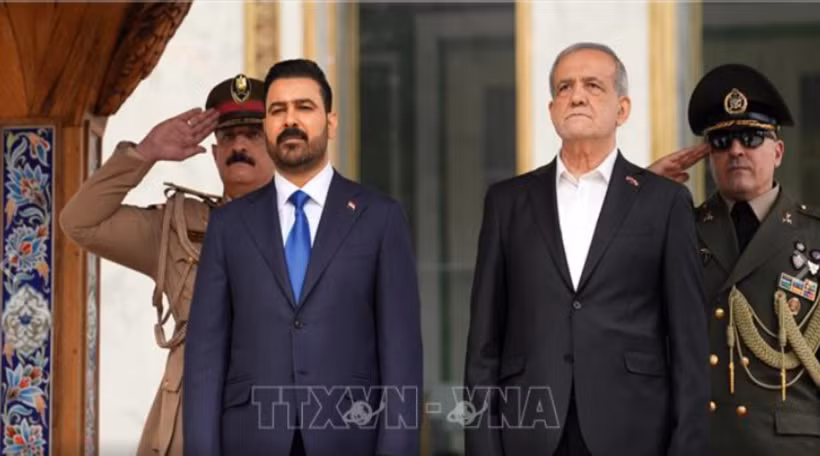 Thủ tướng Iraq Ali Faleh al-Zaid (bên trái). (Ảnh: THX/TTXVN phát)