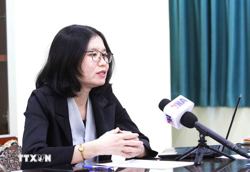 Bà Sokmom Nimul, Tổng Giám đốc Thông tấn xã Campuchia AKP trả lời phỏng vấn phóng viên TTXVN tại Phnom Penh. (Ảnh: Hoàng Minh/TTXVN)