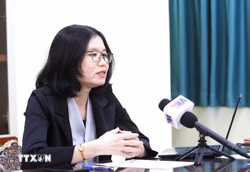 Bà Sokmom Nimul, Tổng Giám đốc Thông tấn xã Campuchia AKP trả lời phỏng vấn phóng viên TTXVN tại Phnom Penh. (Ảnh: Hoàng Minh/TTXVN)