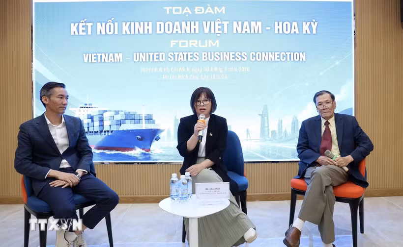 Các chuyên gia chia sẻ cơ hội đầu tư kinh doanh vào Hoa Kỳ tại toạ đàm. (Ảnh: Xuân Anh/TTXVN)