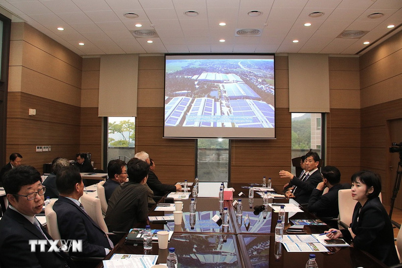 Giới thiệu tiềm năng của tỉnh Tuyên Quang đến các doanh nghiệp Hàn Quốc. (Ảnh Khánh Vân/TTXVN)