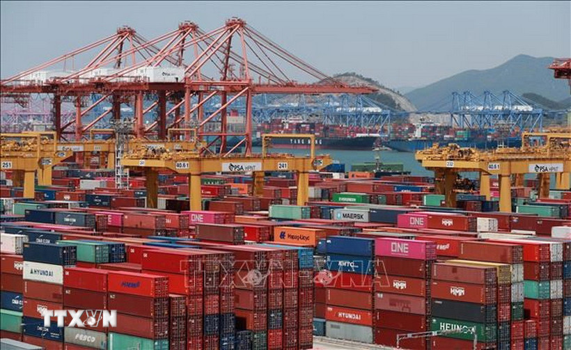 Container hàng hóa tại cảng Busan, Hàn Quốc. (Ảnh: YONHAP/TTXVN)