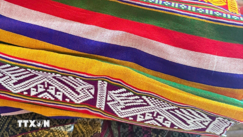 Kain brokat berusia hampir 100 tahun ini dikumpulkan dan dilestarikan oleh penduduk desa Lan Ngoai, komune Pu Luong. (Foto: Hoa Mai/TTXVN)