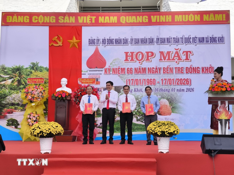 Thường trực Đảng ủy xã Đồng Khởi giao nhiệm vụ cho các khối, các ngành, đơn vị trong năm 2026. (Ảnh: Huỳnh Phúc Hậu/TTXVN)