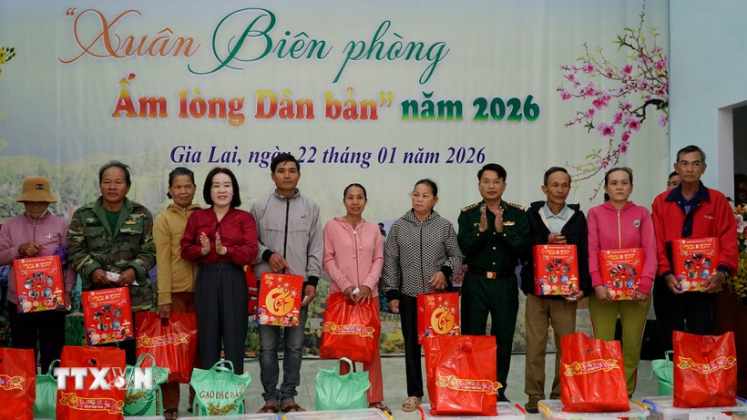 Chương trình “Xuân Biên phòng-Ấm lòng dân bản” diễn ra với nhiều hoạt động ý nghĩa. (Ảnh: Đình Quân/TTXVN)