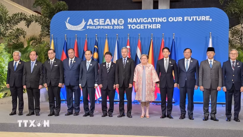 Các Bộ trưởng ASEAN+3 chụp ảnh trước phiên họp. (Ảnh: Việt Dũng/TTXVN)