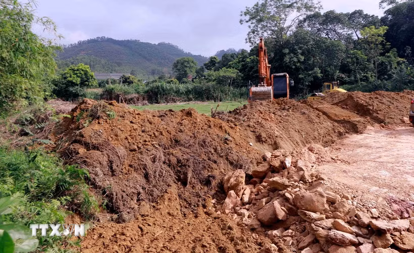Công trường dự án hạ tầng giao thông kết nối vùng Thủ đô (đoạn qua phường Xuân Hòa) đang được Phú Thọ thi công tích cực triển khai thi công. (Ảnh minh họa: Hoàng Hùng/TTXVN)