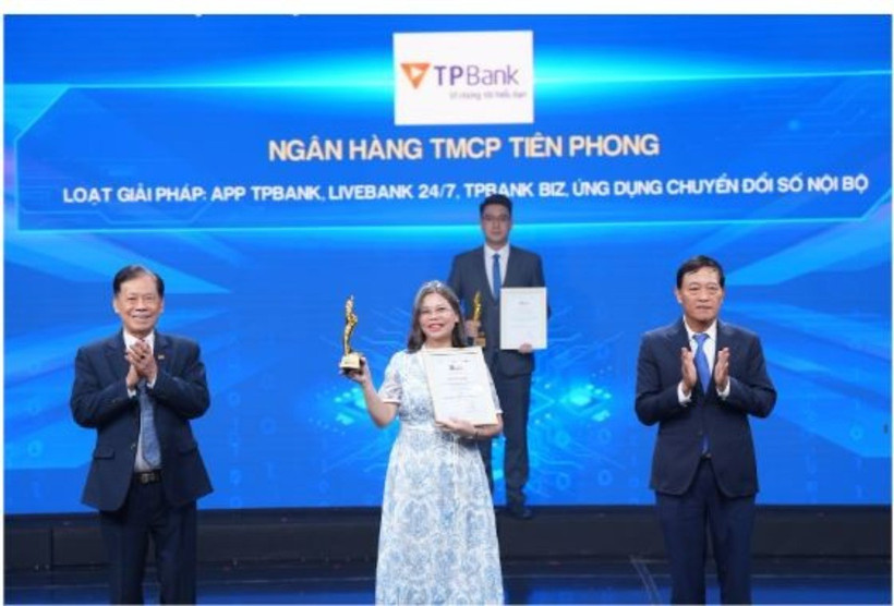 Tại Giải thưởng VDA 2025, TPBank được vinh danh chuyển đổi số xuất sắc với loạt giải pháp công nghệ App TPBank, Livebank 24/7, TPBank Biz, Ứng dụng chuyển đổi số nội bộ. (Ảnh: Nguồn TPBank)