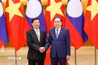 Chủ tịch Quốc hội Trần Thanh Mẫn hội kiến Tổng Bí thư, Chủ tịch nước Lào Thongloun Sisoulith. (Ảnh: Doãn Tấn/TTXVN)