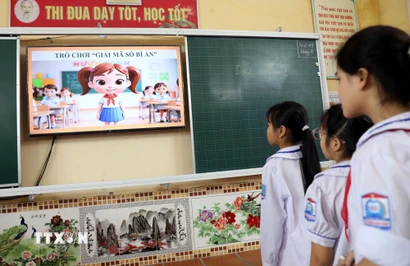 Trường Tiểu học Lê Danh Phương (xã Hưng Hà, tỉnh Hưng Yên) ứng dụng công nghệ Trí tuệ Nhân tạo trong giảng dạy một cách sáng tạo, phong phú, tạo nên những giờ học thú vị, hiệu quả. (Ảnh: Thế Duyệt/TTXVN)