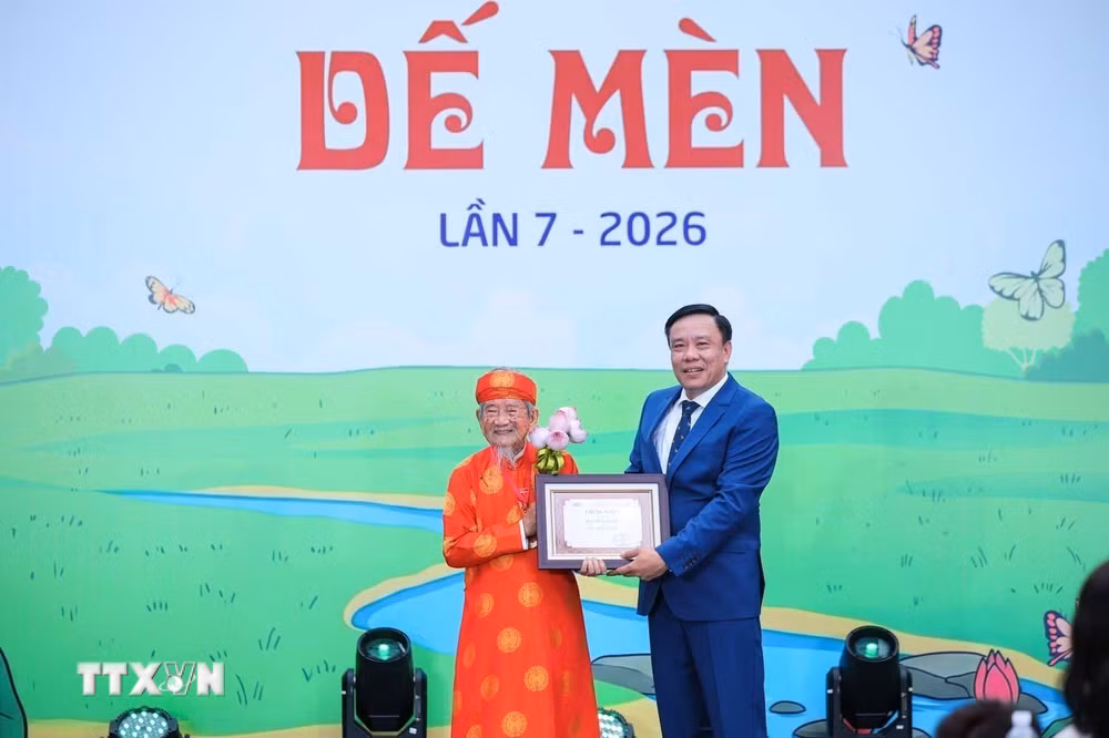 ttxvn-le-trao-giai-thuong-de-men-lan-thu-7-5.jpg