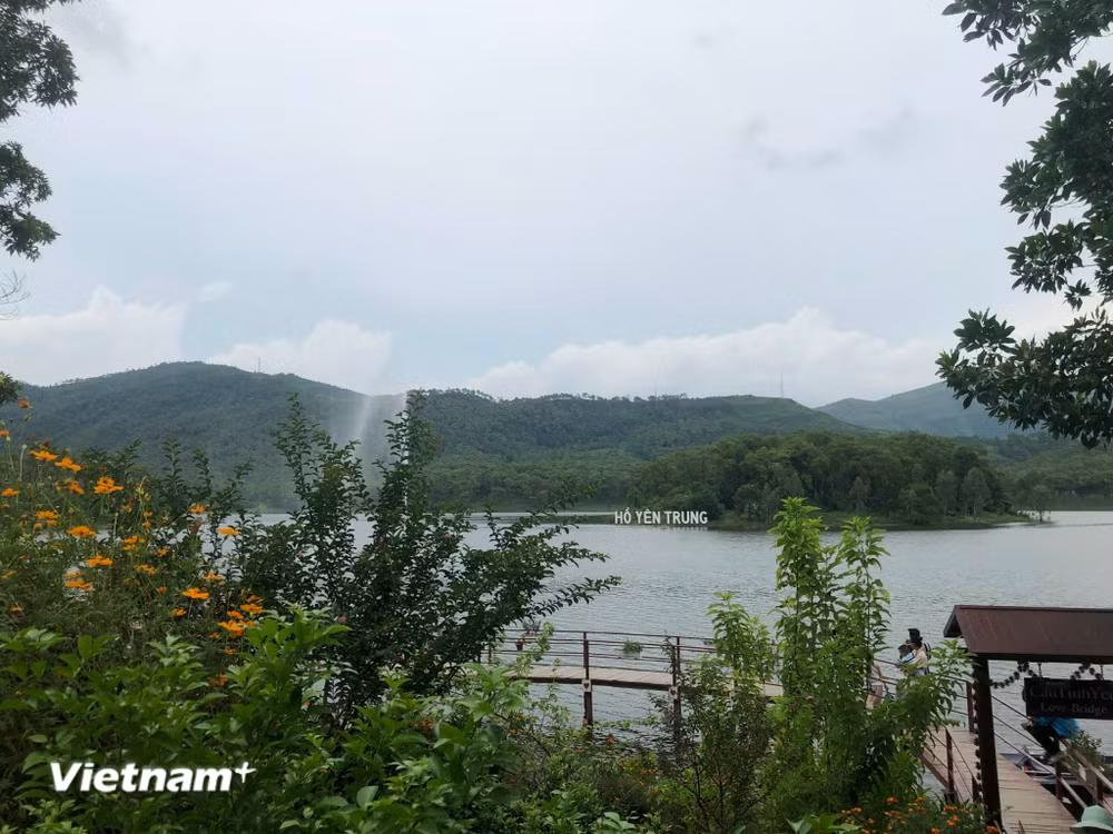 vnp-ho-yen-trung-2.jpg