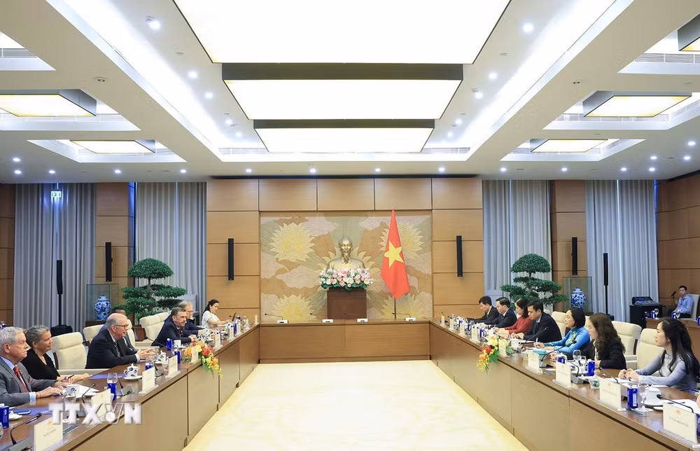 ttxvn-pho-chu-tich-quoc-hoi-nguyen-thi-thanh-tiep-doan-uy-ban-giao-duc-va-luc-luong-lao-dong-ha-vien-hoa-ky-2.jpg
