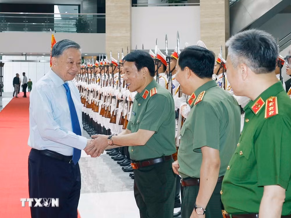 ttxvn-tong-bi-thu-chu-tich-nuoc-du-gap-mat-ky-niem-64-nam-ngay-truyen-thong-luc-luong-canh-sat-10.jpg