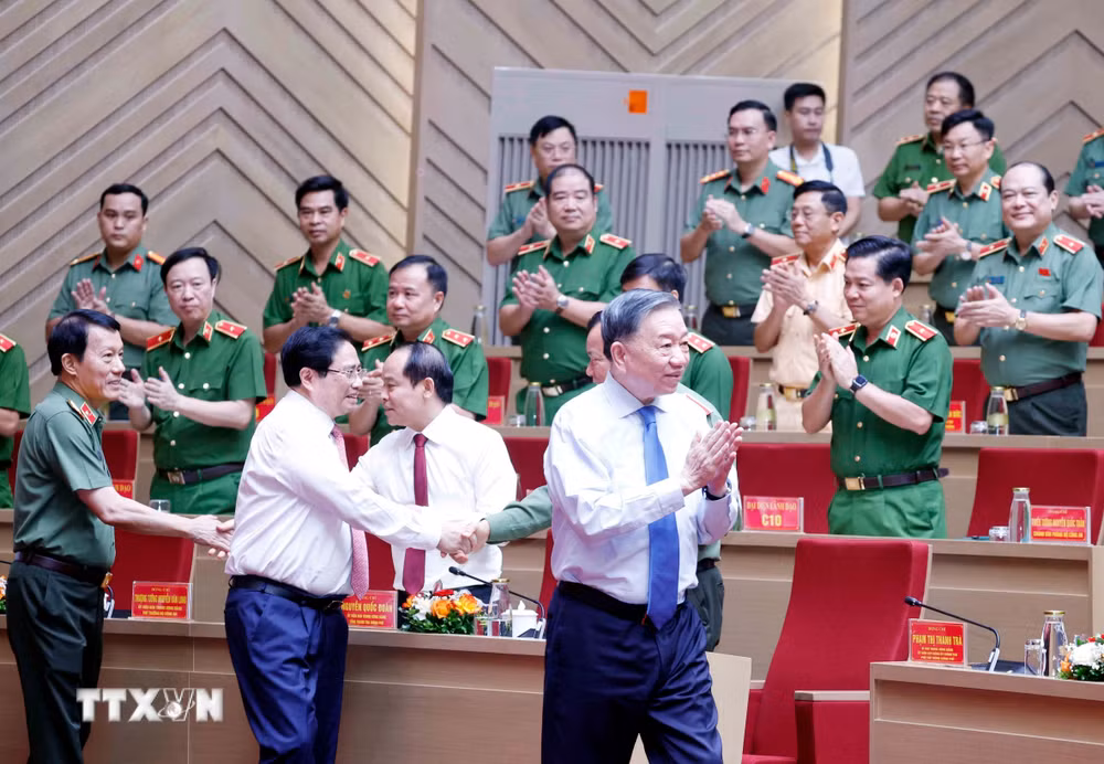 ttxvn-tong-bi-thu-chu-tich-nuoc-du-gap-mat-ky-niem-64-nam-ngay-truyen-thong-luc-luong-canh-sat-5.jpg