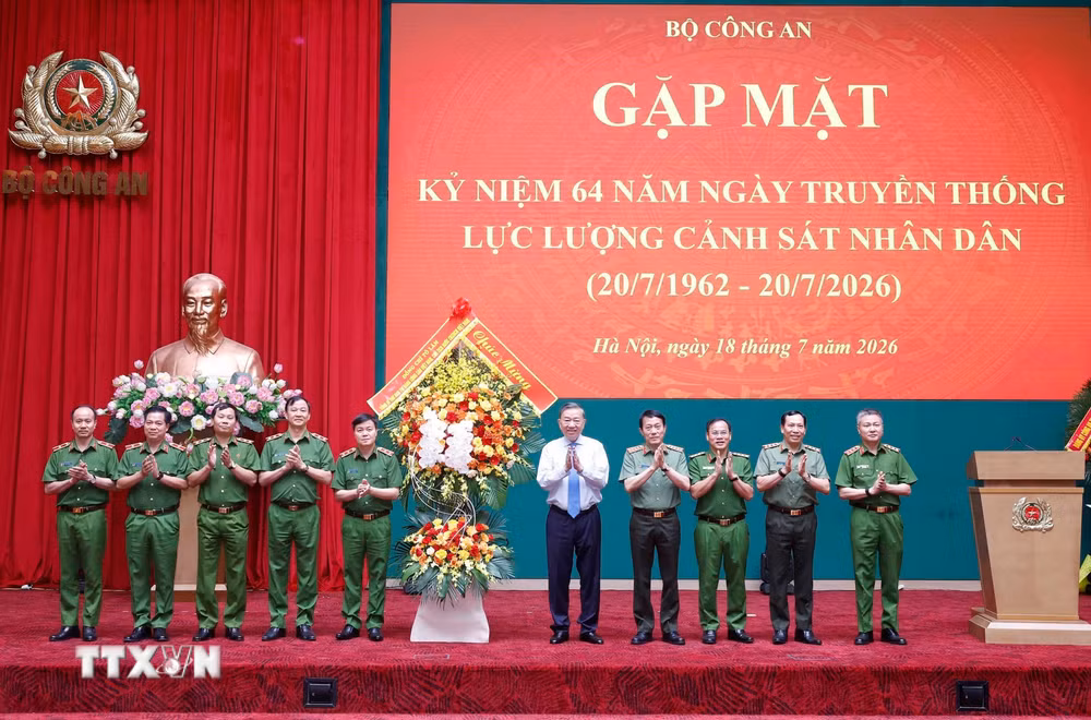 ttxvn-tong-bi-thu-chu-tich-nuoc-du-gap-mat-ky-niem-64-nam-ngay-truyen-thong-luc-luong-canh-sat-4.jpg