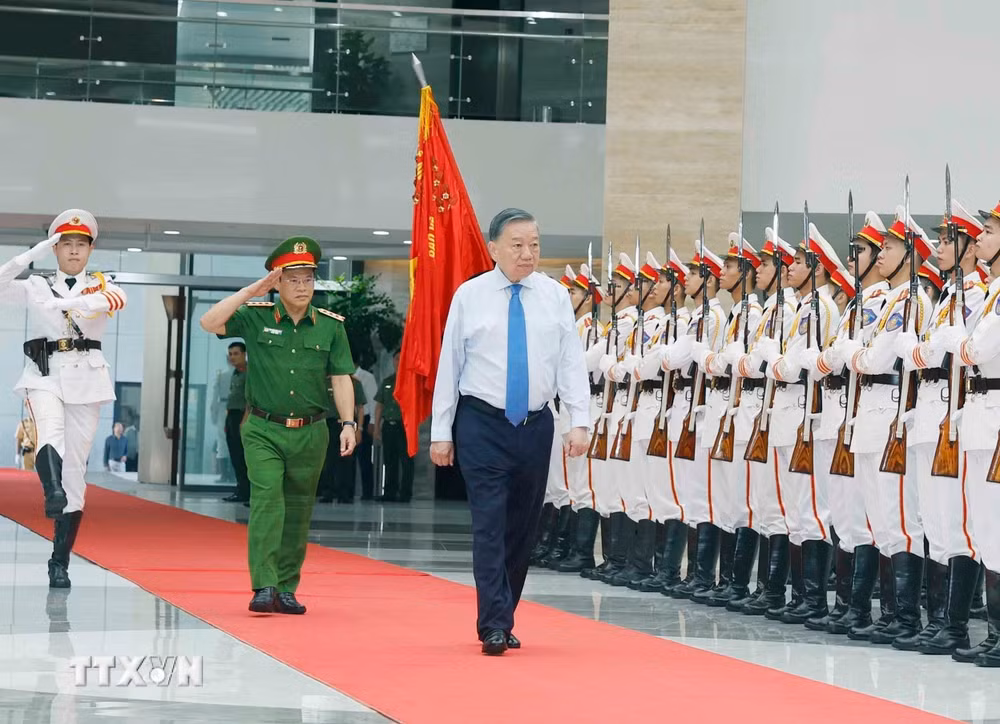 ttxvn-tong-bi-thu-chu-tich-nuoc-du-gap-mat-ky-niem-64-nam-ngay-truyen-thong-luc-luong-canh-sat-8.jpg