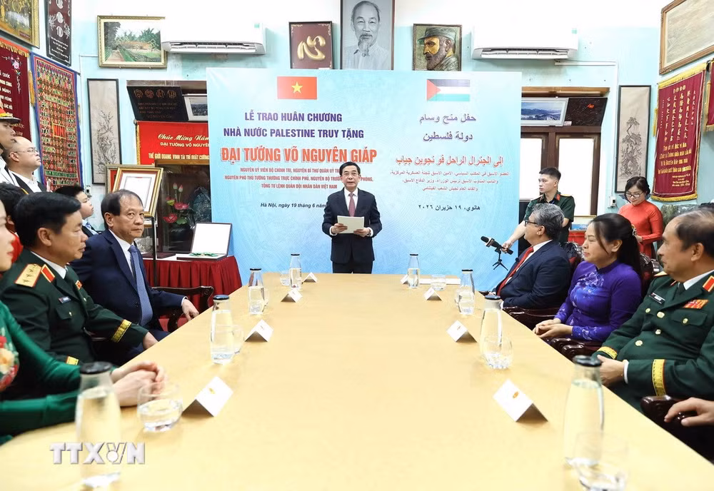 ttxvn-le-trao-huan-chuong-nha-nuoc-palestine-truy-tang-dai-tuong-vo-nguyen-giap-3-resize.jpg