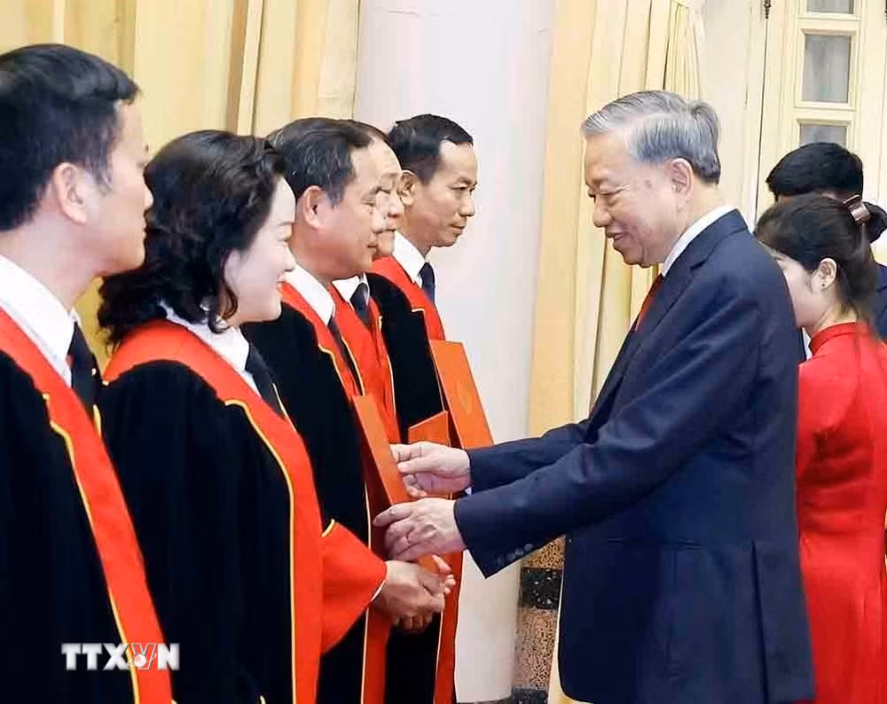 ttxvn-tong-bi-thu-chu-tich-nuoc-chu-tri-le-trao-quyet-dinh-bo-nhiem-tham-phan-toa-an-nhan-dan-toi-cao-3.jpg