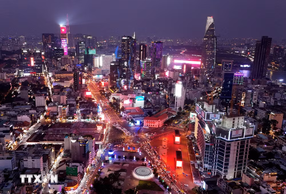 ttxvn-trung-tam-tp-ho-chi-minh-lung-linh-sac-mau-chao-mung-dai-hoi-xiv-cua-dang-1-resize.jpg