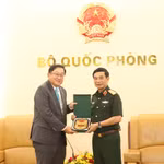 Đại tướng Phan Văn Giang và Ngài Dato' Tan Yang Thai, Đại sứ Đặc mệnh toàn quyền Malaysia tại Việt Nam tại buổi tiếp. (Ảnh: PV/Vietnam+)