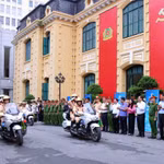 Các lực lượng tham gia lễ phát động đã diễu hành hưởng ứng Tháng hành động phòng, chống ma túy năm 2026. (Ảnh: PV/Vietnam+)
