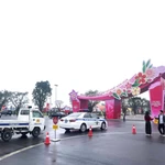 Lực lượng Cảnh sát Giao thông và Công an cơ sở phối hợp tuần tra kiểm soát lưu động trên các tuyến trọng điểm. (Ảnh: PV/Vietnam+)