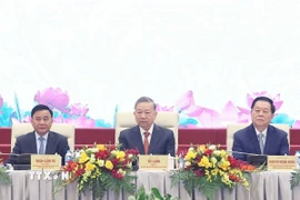 Tổng Bí thư Tô Lâm và các đồng chí lãnh đạo Đảng, Nhà nước dự Hội nghị gặp mặt đại biểu tri thức, nhà khoa học. (Ảnh: Thống Nhất/TTXVN)