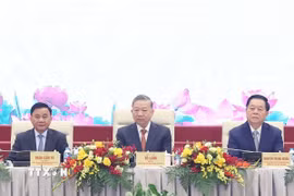 Tổng Bí thư Tô Lâm và các đồng chí lãnh đạo Đảng, Nhà nước dự Hội nghị gặp mặt đại biểu tri thức, nhà khoa học. (Ảnh: Thống Nhất/TTXVN)