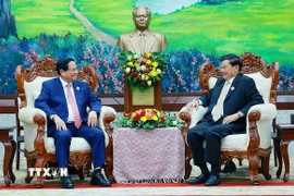 Thủ tướng Phạm Minh Chính hội kiến Tổng Bí thư, Chủ tịch nước Lào Thongloun Sisoulith. (Ảnh: Dương Giang/TTXVN)