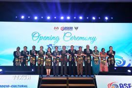 Bộ trưởng Cộng đồng Văn hóa-Xã hội các nước ASEAN chụp ảnh chung tại Hội nghị ASCC 33. (Ảnh: Hằng Linh/TTXVN)