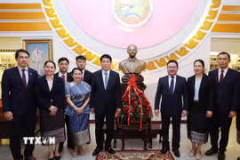 Chủ tịch nước Lương Cường tại Nhà lưu niệm Chủ tịch Souphanouvong. (Ảnh: Lâm Khánh/TTXVN)