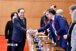 Chủ tịch Quốc hội Trần Thanh Mẫn với đại diện doanh nghiệp của Hội đồng Kinh doanh châu Âu-ASEAN (EU-ABC). (Ảnh: Doãn Tấn/TTXVN)