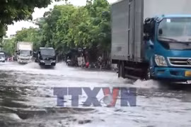 Mưa lớn gây ngập cục bộ nhiều tuyến phố tại thành phố Hải Phòng 