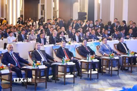 Thủ tướng Lê Minh Hưng cùng Thủ tướng Lào Sonexay Siphandone, Thủ tướng Campuchia Hun Manet, Thủ tướng Thái Lan Anutin Charnvirakul và Thủ tướng Timor-Leste Kay Rala Xanana Gusmão tham dự Phiên khai mạc Diễn đàn Tương lai ASEAN lần thứ ba. (Ảnh: Dương Giang/TTXVN)