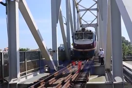 Đường sắt Bắc-Nam qua cầu Ghềnh thông tuyến sau va chạm 