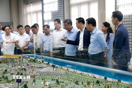 Lãnh đạo tỉnh Lâm Đồng kiểm tra thực địa, tháo gỡ khó khăn vướng mắc cho Dự án Tổ hợp khu du lịch Thung Lũng Đại Dương, phường Tiến Thành. (Ảnh: Nguyễn Thanh/TTXVN)