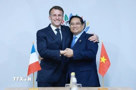 Thủ tướng Phạm Minh Chính gặp Tổng thống Pháp Emmanuel Macron. (Ảnh: Dương Giang/TTXVN)