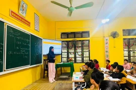 Giáo viên Trường Trung học Cơ sở Yên Khê dạy thêm miễn phí cho học sinh toàn trường. (Nguồn: Báo Nghệ An)