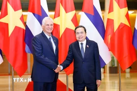 Chủ tịch Quốc hội Trần Thanh Mẫn đón Bí thư thứ Nhất Ban Chấp hành Trung ương Đảng Cộng sản Cuba, Chủ tịch nước Cộng hòa Cuba Miguel Díaz-Canel Bermúdez. (Ảnh: Doãn Tấn/TTXVN)