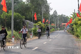 Hệ thống giao thông xã Vĩnh Viễn A, huyện Long Mỹ (Hậu Giang) ngày càng được hoàn thiện. (Ảnh: Hồng Thái/TTXVN)