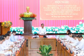 Thường trực Ban Bí thư Trần Cẩm Tú chủ trì Thông báo kết luận của Bộ Chính trị, Ban Bí thư về kết quả giám sát đợt 1 và triển khai kế hoạch kiểm tra đợt 2 với Ban Thường vụ Thành uỷ Đà Nẵng. (Ảnh: Phương Hoa/TTXVN)