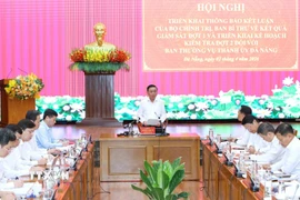 Thường trực Ban Bí thư Trần Cẩm Tú chủ trì Thông báo kết luận của Bộ Chính trị, Ban Bí thư về kết quả giám sát đợt 1 và triển khai kế hoạch kiểm tra đợt 2 với Ban Thường vụ Thành uỷ Đà Nẵng. (Ảnh: Phương Hoa/TTXVN)
