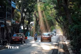 Theo Trung tâm Dự báo Khí tượng Thủy văn Quốc gia, ngày 27/5, tại Hà Nội, nhiệt độ cao nhất phổ biến 39-40 độ C, có nơi trên 40 độ C. (Ảnh: Phạm Tuấn Anh/TTXVN)
