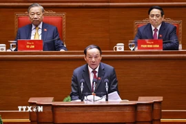 Đồng chí Nguyễn Văn Hùng, Ủy viên Trung ương Đảng, Bí thư Đảng ủy, Bộ trưởng Bộ Văn hóa, Thể thao và Du lịch, trình bày tham luận “Phát huy sức mạnh nội sinh của văn hóa, con người Việt Nam - nền tảng cho phát triển nhanh và bền vững đất nước trong kỷ nguyên mới". (Ảnh: TTXVN)