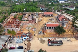 Dự án tu bổ, tôn tạo khu mộ và khu lưu niệm cố Tổng Bí thư Hà Huy Tập (xã Cẩm Hưng) đang được các đơn vị đẩy nhanh tiến độ thi công. (Ảnh: Hữu Quyết/TTXVN)