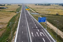 Dự án xây dựng công trình đường bộ cao tốc Bắc-Nam phía Đông tỉnh Đắk Lắk hoàn thành và đưa vào sử dụng toàn tuyến. (Ảnh: Tường Quân/TTXVN)